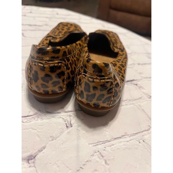 Aerosoles Size 7.5 Animal Print Loafers Flats Brown Cheetah Leopard Comfortable - Picture 3 of 6